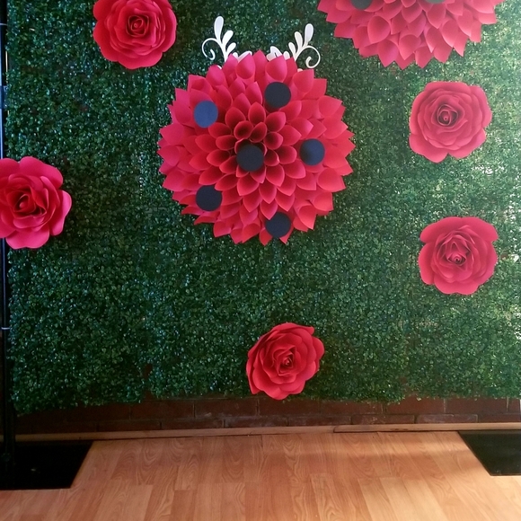 Ladybug Flower Wall - Picture 2 of 3